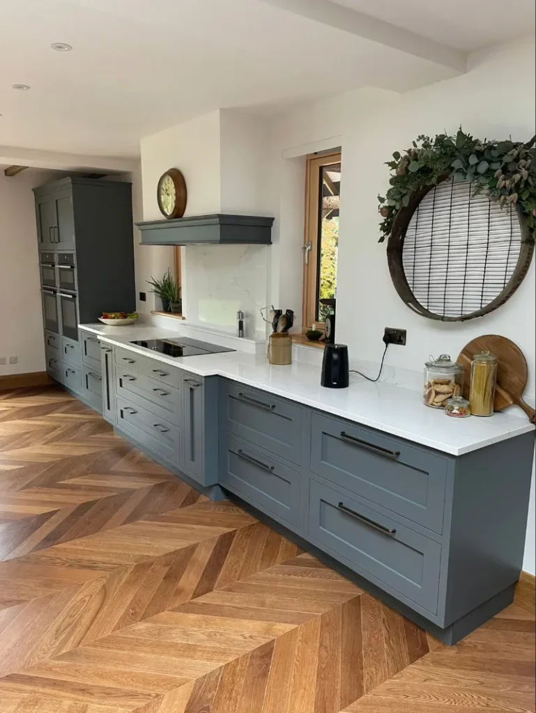 luxury in-frame kitchen with mantle